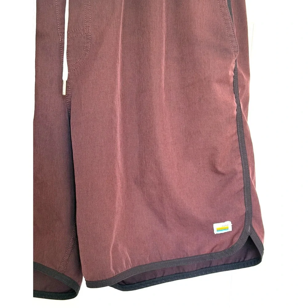 Vuori Cruise Men's Size Large Maroon & Black Unlined Board Shorts